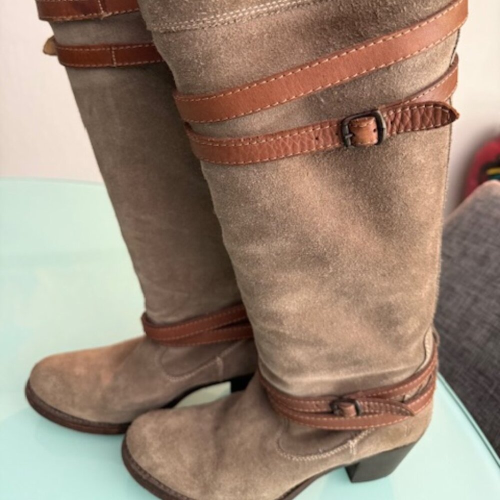 Frye Jane Tall Suede Strappy Harness Boots Women’s 7 Beige/Taupe Slouchy Western
